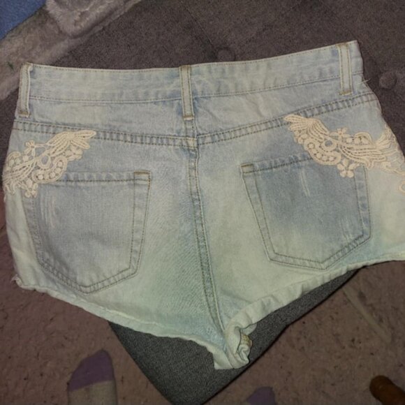 Lace overlay distressed high waist shorts - Picture 6 of 6